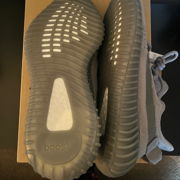GREY YEEZY BOOST 350 V2 (NWT) - Picture 9 of 12
